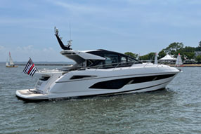 2022 60' Sunseeker Predator